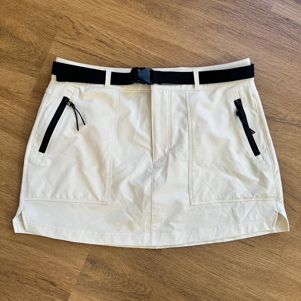Outdoor Voices RecTrek Performance Mini Skirt with Black Belt Like New Size M